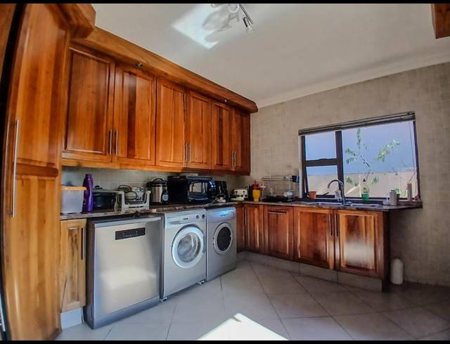 4 BEDROOM HOUSE FOR SALE IN RUIMSIG